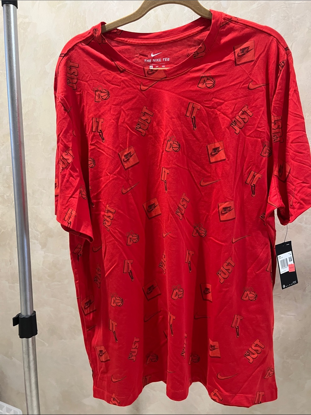 New Nike Men’s Red Graphic Short Sleeve Tee